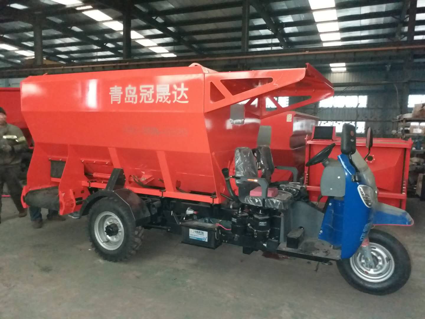 內(nèi)蒙古某公司購買雙側(cè)撒料車 內(nèi)蒙古某公司購買雙側(cè)撒料車